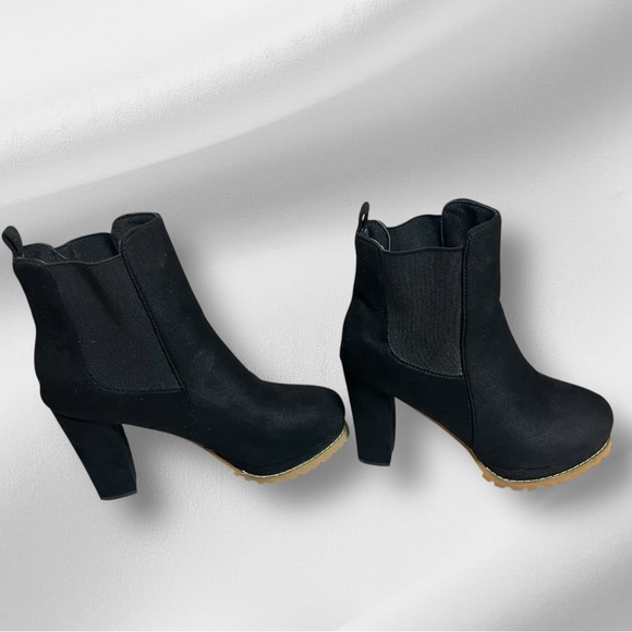 Black Heeled Chelsea Ankle Boots – Size 40 – Lug Sole Suede Look